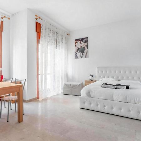 Moncler House Navigli Apartment Milan Bagian luar foto