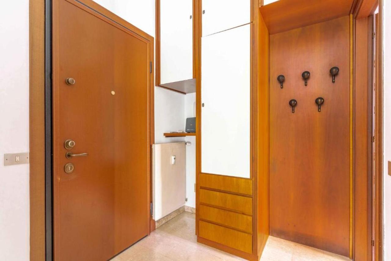 Moncler House Navigli Apartment Milan Bagian luar foto