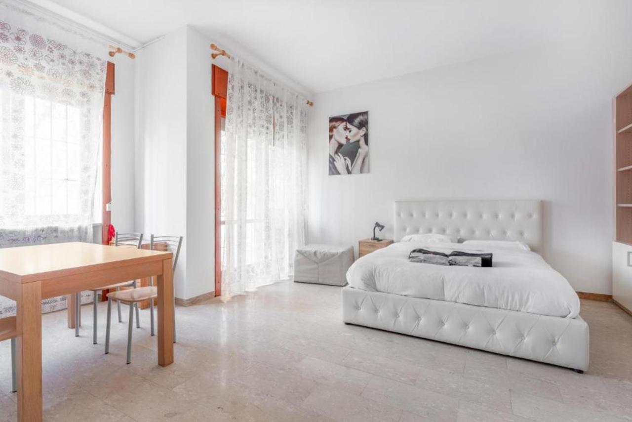 Moncler House Navigli Apartment Milan Bagian luar foto